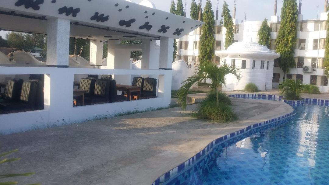 Peacock Park Hotel Ukunda Eksteriør bilde