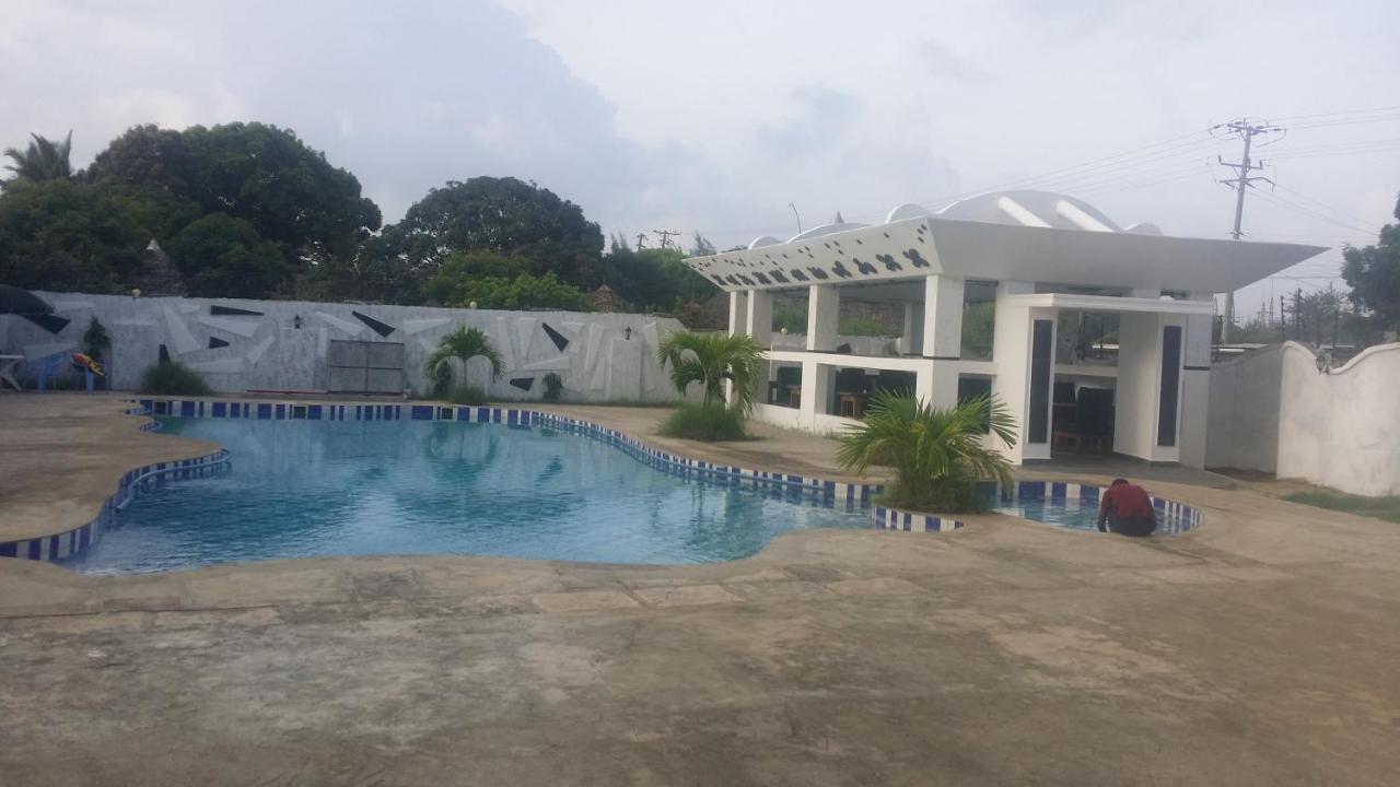 Peacock Park Hotel Ukunda Eksteriør bilde